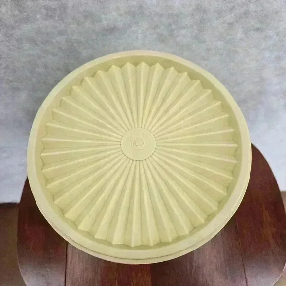 VINTAGE TUPPERWARE SERVALIER YELLOW COOKIE JAR CANISTER 807-1 - Picture 4 of 12